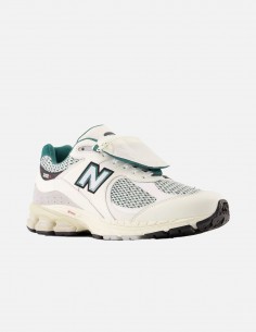 Scarpe New Balance M2002... 2
