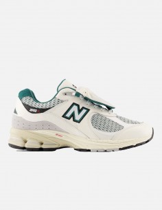 Scarpe New Balance M2002...