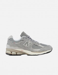 Scarpe New Balance M2002...