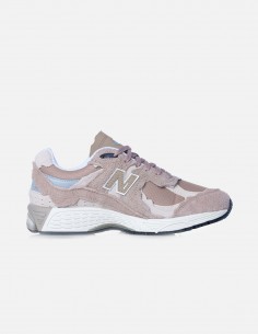 Scarpe New Balance M2002...