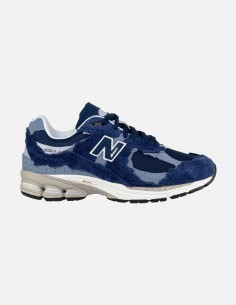 Scarpe New Balance M2002...