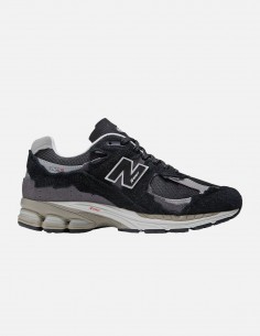 Scarpe New Balance M2002...